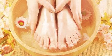 Salles de bain pour le traitement des champignons à ongles